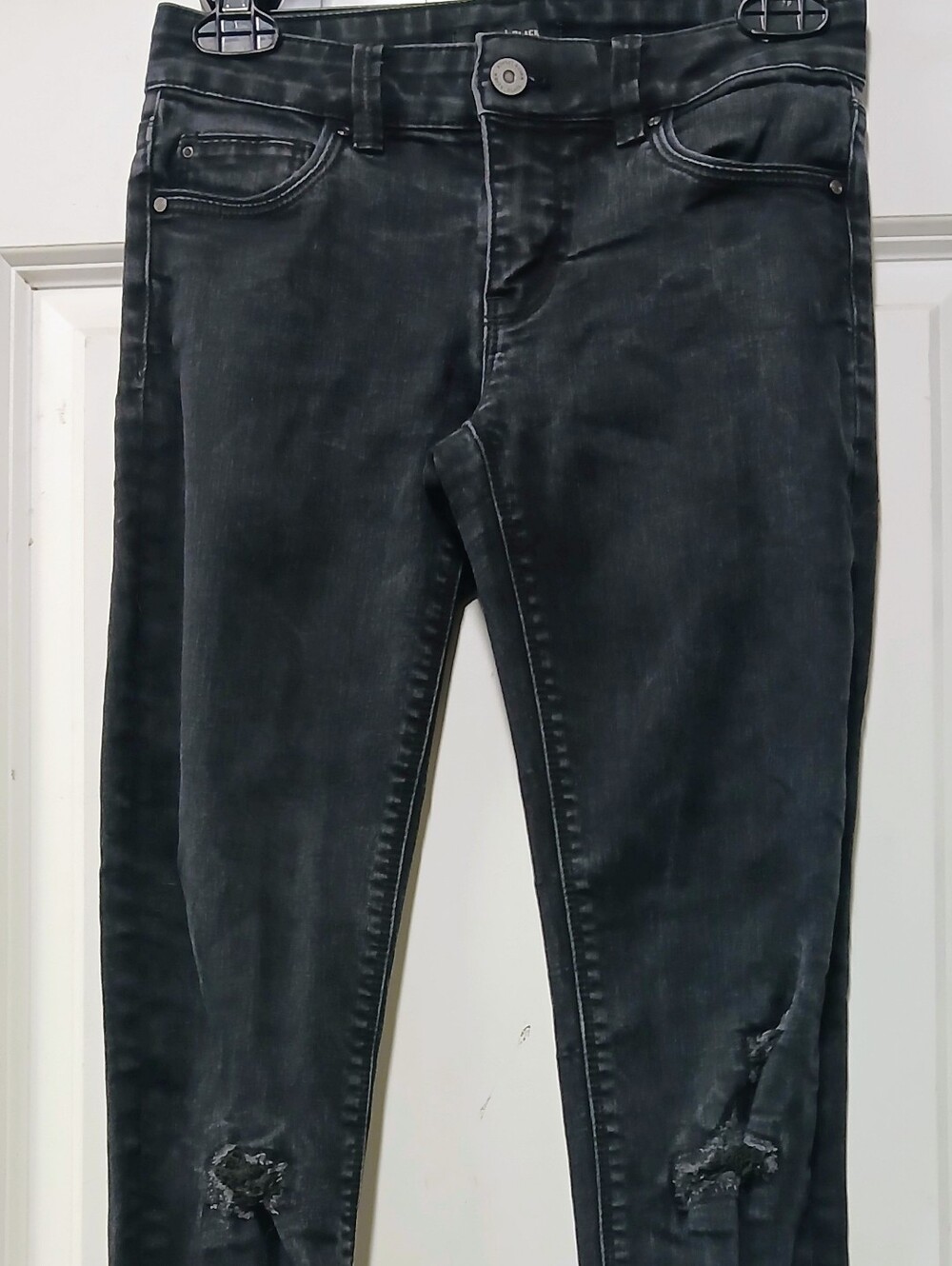 Women’s Black Distressed Skinny Jeans